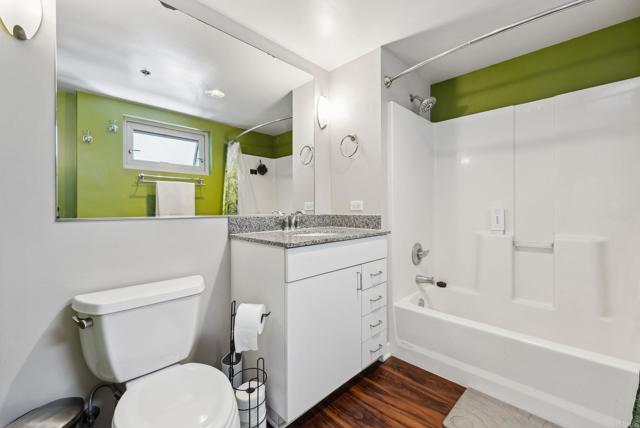 425 W Beech Street, San Diego CA: https://media.crmls.org/mediaz/447a35b1-6468-47d8-92cf-7df280a0a1ef.jpg