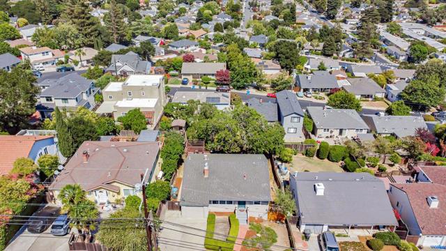 833 Alameda De Las Pulgas, Belmont CA: https://media.crmls.org/mediaz/447a49ba-9802-4d8b-b8c5-b3bfced7abd1.jpg
