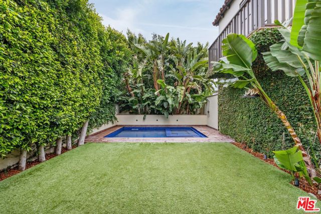 1017 S Gretna Green Way, Los Angeles CA: https://media.crmls.org/mediaz/447aa701-5d4e-4270-8302-18b2dce7bc33.jpg