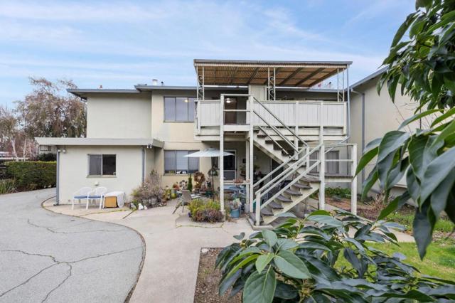 15 Kent Place, Menlo Park CA: https://media.crmls.org/mediaz/447afb07-e0ed-4774-acd4-78003e5a80da.jpg