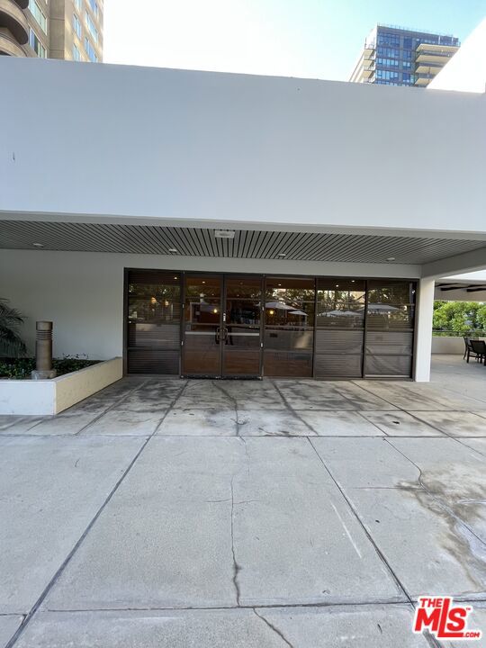 600 W 9th Street, Los Angeles CA: https://media.crmls.org/mediaz/447b5867-9c73-4399-a103-7c3ccd2a1723.jpg