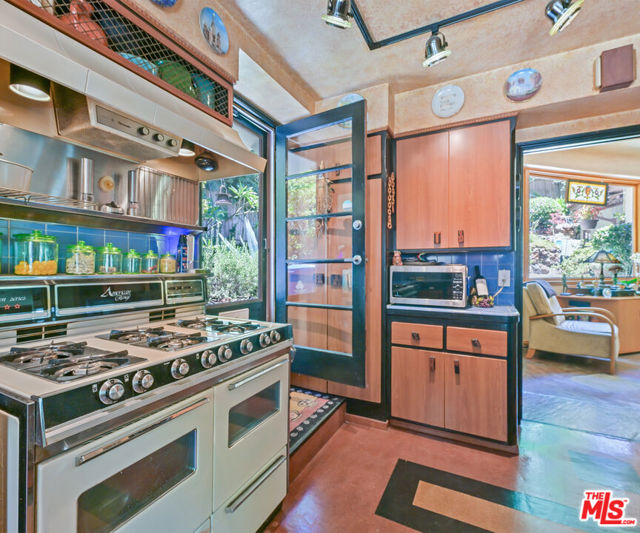2228 Vista Del Mar Place, Los Angeles CA: https://media.crmls.org/mediaz/447c0ade-a7e1-4ea2-9742-b14a44c7242b.jpg