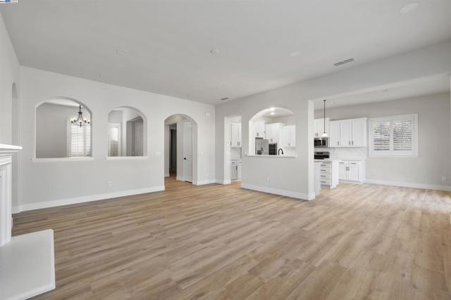 1060 swan river ct, Vacaville CA: https://media.crmls.org/mediaz/447c21c0-52c7-48f9-9c38-01e2da9d08c6.jpg