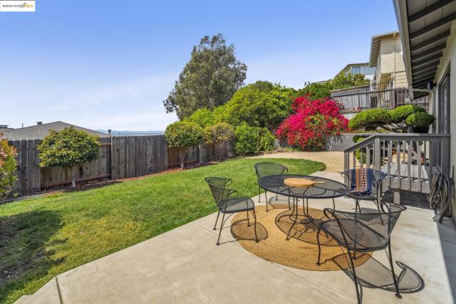 8499 Aster Ave, Oakland CA: https://media.crmls.org/mediaz/447c6c51-b50e-4258-89f1-4578168945e3.jpg