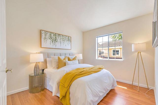 10 Tyrella Court, Mountain View CA: https://media.crmls.org/mediaz/447c79c2-5971-4054-91a2-23547ad433b5.jpg