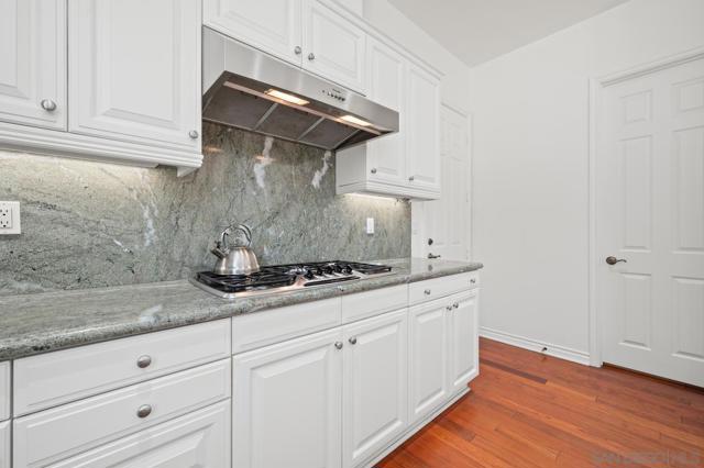 1272 Chateau Montelena, Bonsall CA: https://media.crmls.org/mediaz/447ca174-2b90-4bf3-a6a9-eb031b423c76.jpg