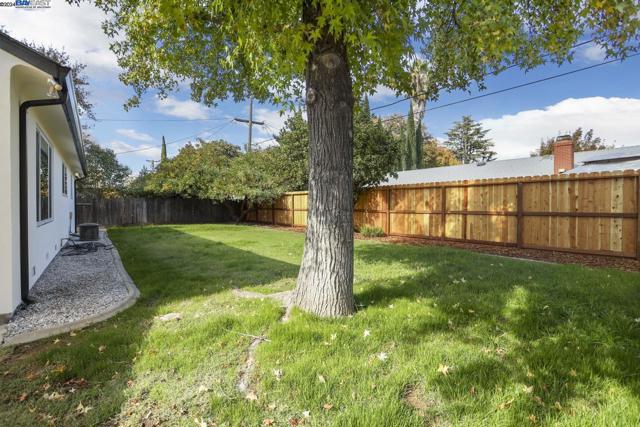Image 33 of 39 For 105 Benjamin Holt Dr