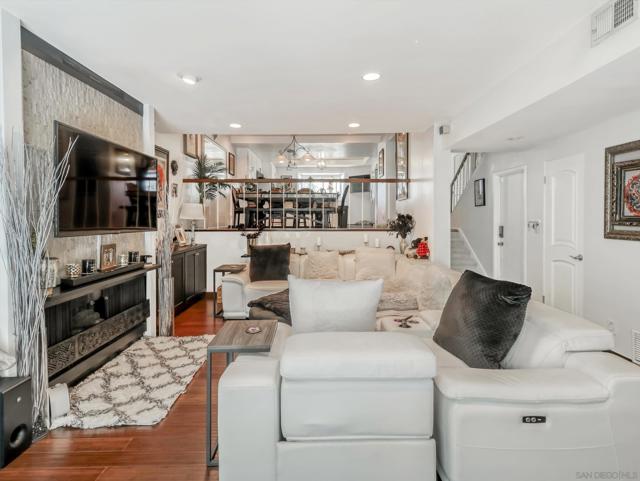 4804 La Villa Marina, Marina del Rey CA: https://media.crmls.org/mediaz/447d5961-d977-4977-b0b1-8fb8db12fc24.jpg