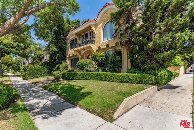 6101 Alcott Street, Los Angeles CA: https://media.crmls.org/mediaz/447d8102-f31d-4115-9c04-d717ec727be3.jpg
