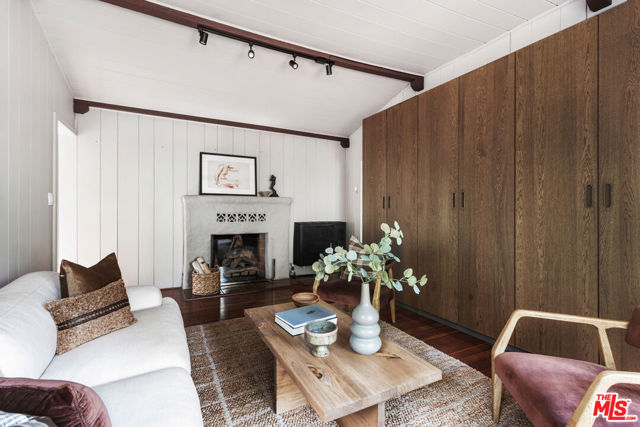 10411 Quito Lane, Los Angeles CA: https://media.crmls.org/mediaz/447e3291-cd0d-4129-8f9a-6c05ee015e99.jpg