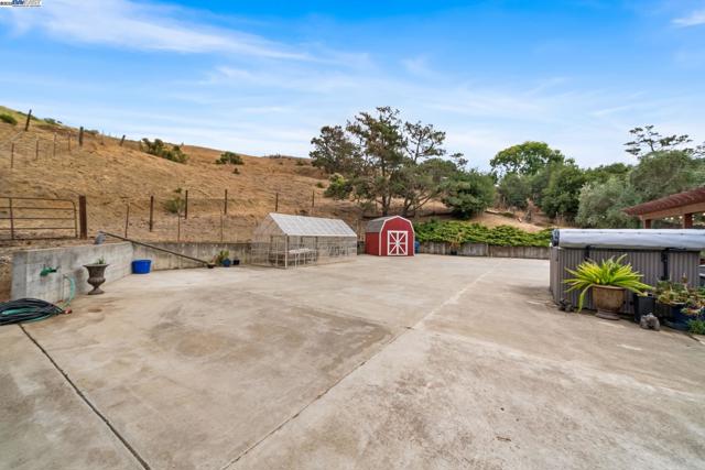 26928 Palomares Rd, Castro Valley CA: https://media.crmls.org/mediaz/447e5e1c-ee1f-4763-870e-b5d85a85319f.jpg