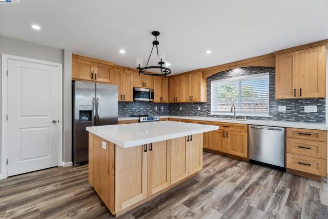 4643 sloan, Fremont CA: https://media.crmls.org/mediaz/447e79a3-ef15-436e-b9ec-c400214f1501.jpg