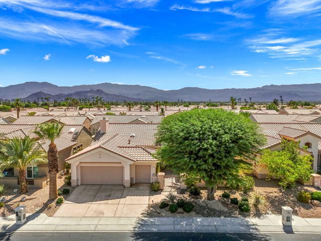 78197 Bonanza Drive, Palm Desert CA: https://media.crmls.org/mediaz/447ec2c0-5e59-4d73-a979-9a08aebb71c7.jpg
