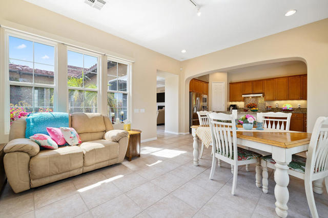 14 Via Santo Tomas Drive, Rancho Mirage CA: https://media.crmls.org/mediaz/447ece61-3d0c-4e1b-994b-67cc12af53f4.jpg