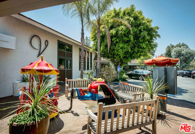 2771 Claray Drive, Los Angeles CA: https://media.crmls.org/mediaz/447ee096-d65f-40a9-926c-4538a1bf7f7c.jpg