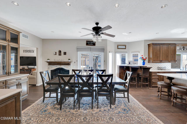 4542 Skidmore Court, Moorpark CA: https://media.crmls.org/mediaz/447f20e2-a3f8-4d2a-9a4d-5e8c3cab4a4a.jpg