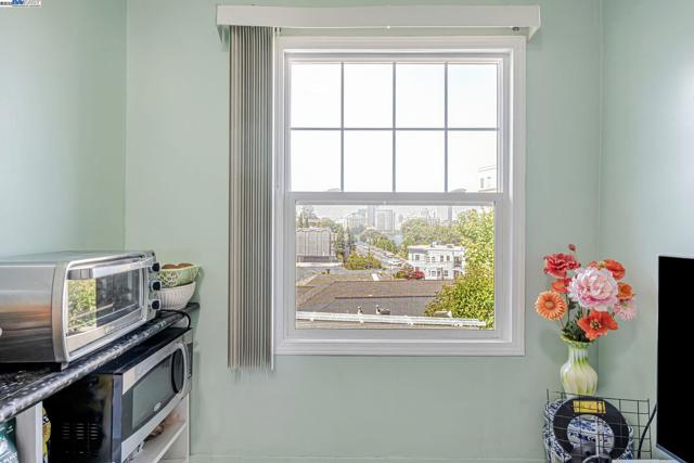 Image 18 of 57 For 473 Newton Ave