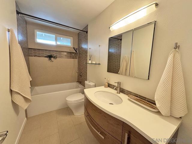 2953 Old Bridgeport Way, San Diego CA: https://media.crmls.org/mediaz/4480bbb0-87e2-4df6-bf33-d77879309b9d.jpg