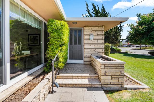 1781 Prune Street, Hollister CA: https://media.crmls.org/mediaz/448116a5-e182-41a0-a39e-9f222f03c9d8.jpg