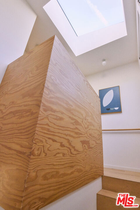 906 Superba Avenue, Venice CA: https://media.crmls.org/mediaz/4481398b-f19e-4eec-b49b-c85ee38178af.jpg