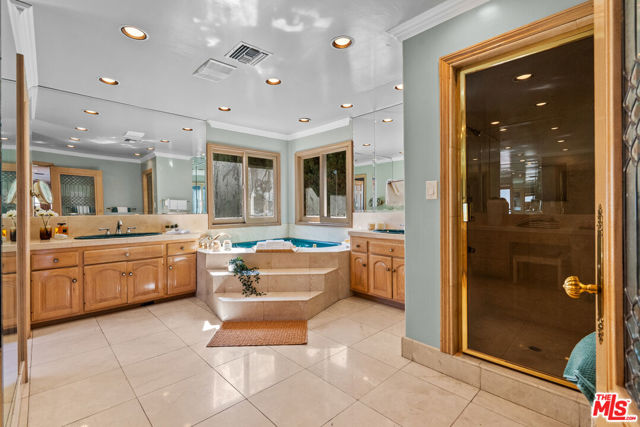 2103 N Hobart Boulevard, Los Angeles CA: https://media.crmls.org/mediaz/44818756-6dd8-4eb5-b37f-e71614fa4477.jpg