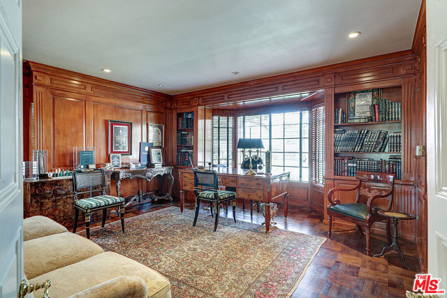 322 N June Street, Los Angeles CA: https://media.crmls.org/mediaz/4481bed6-6c3b-4a79-895e-5f6dc3ba5353.jpg