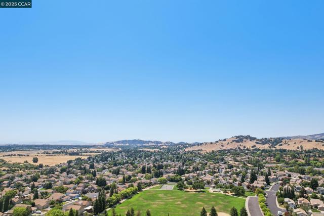868 Clifton Way, Vacaville CA: https://media.crmls.org/mediaz/4482f8a3-06cf-4f21-8c98-a554a4873ed7.jpg