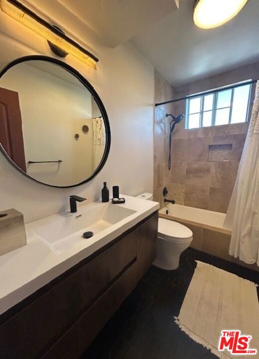 1144 10th Street, Santa Monica CA: https://media.crmls.org/mediaz/44835471-4af3-4a61-96cb-463245b280fd.jpg