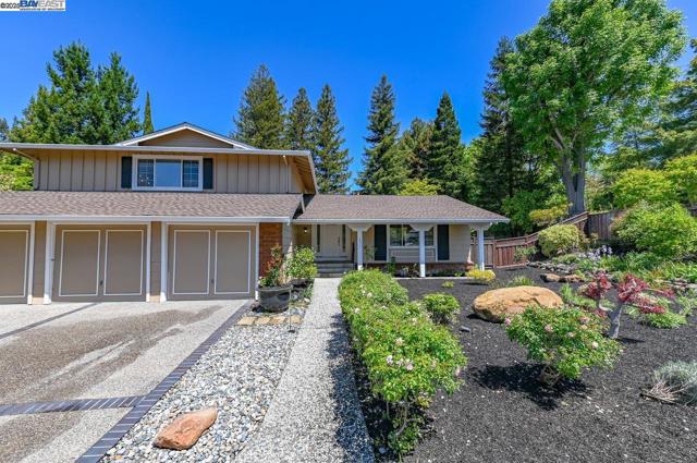351 Castenada Ct, Danville CA: https://media.crmls.org/mediaz/4483a7f3-28fa-49bf-b8b8-787d5fe87526.jpg