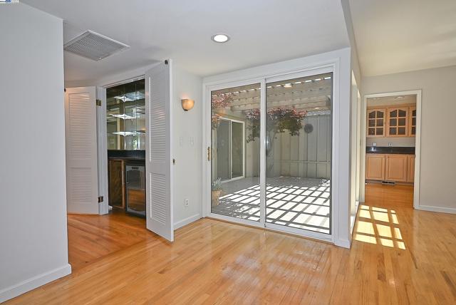 727 Paradise Valley Ct, Danville CA: https://media.crmls.org/mediaz/4483bfb4-ed57-450a-9793-d2c72816e99e.jpg