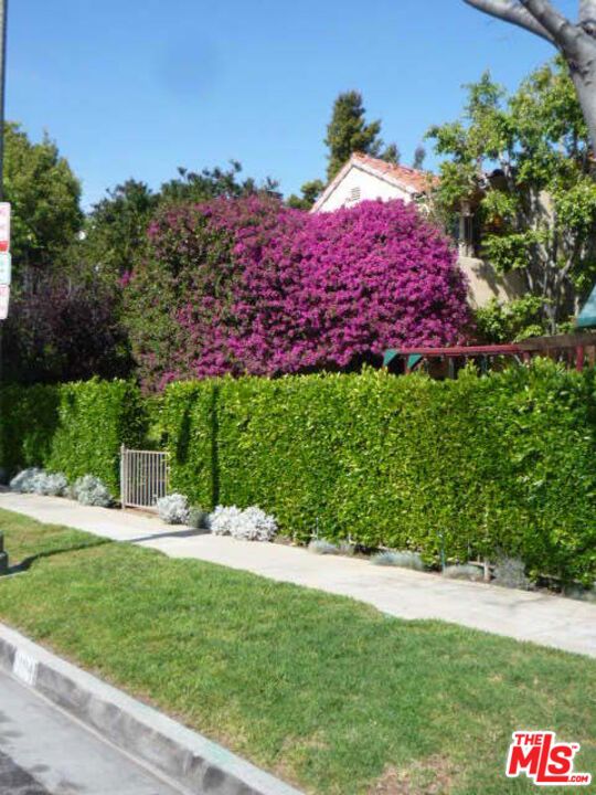 304 S REEVES Drive #B