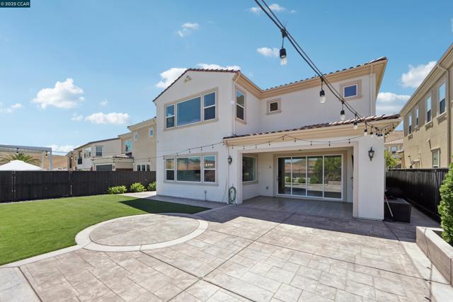 2909 Tulare Hills Dr, Dublin CA: https://media.crmls.org/mediaz/4483e6c2-eb4e-43d6-a31c-f4b5c0687162.jpg