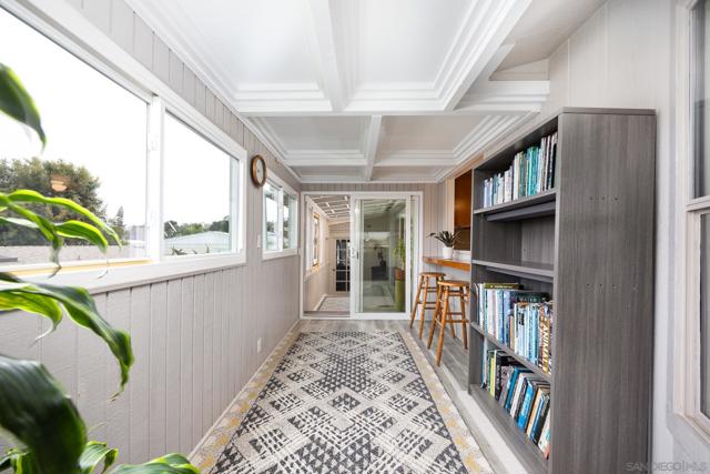 2130 Sunset Dr, Vista CA: https://media.crmls.org/mediaz/448422b6-d637-4cda-8d9e-1e2b032fd2dc.jpg