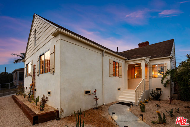 5722 Valley Ridge Avenue, Los Angeles CA: https://media.crmls.org/mediaz/4484df88-3389-4fd1-aee3-a7fa2e27d213.jpg