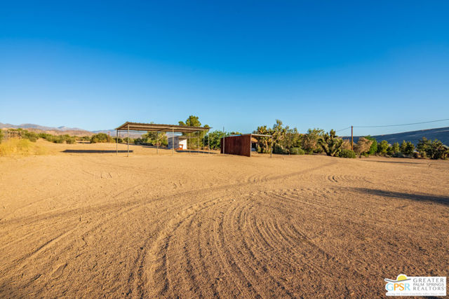 53655 Annie Oakley Road, Pioneertown CA: https://media.crmls.org/mediaz/44854b1c-8c6b-4fa7-8597-88482ca57bf7.jpg
