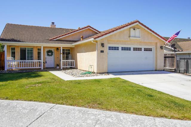 2171 Spruce Drive, Hollister CA: https://media.crmls.org/mediaz/44856213-d9c1-42d3-8ee2-2cdbc509e2bc.jpg