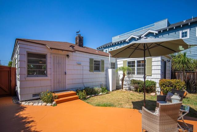 241 243 F Avenue, Coronado CA: https://media.crmls.org/mediaz/44857569-ac6d-4233-86a2-3235f4343431.jpg