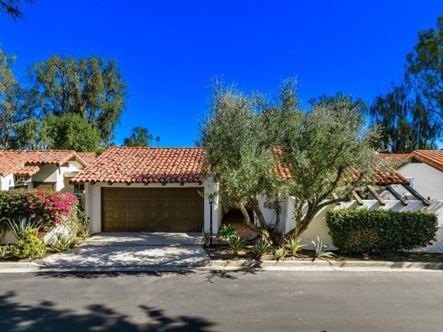 49470 Avila Drive, La Quinta CA: https://media.crmls.org/mediaz/448588c0-1c4b-473e-9479-fca00ada4f89.jpg