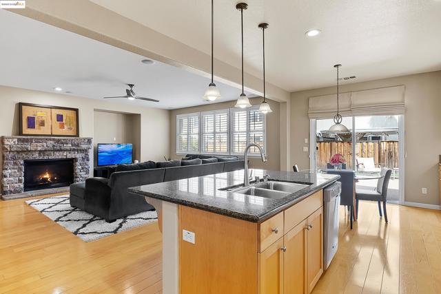 5282 Fern Ridge Cir, Discovery Bay CA: https://media.crmls.org/mediaz/4485f358-0305-4d1f-b5fd-71682e1223c5.jpg