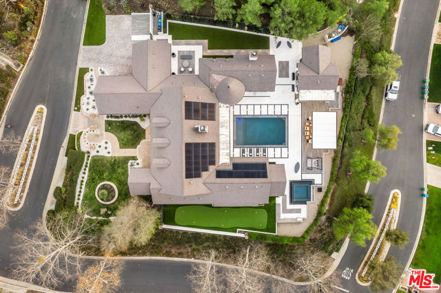 1 Falconridge Drive, Coto de Caza CA: https://media.crmls.org/mediaz/448609b9-7d93-4f63-928b-11d270612303.jpg
