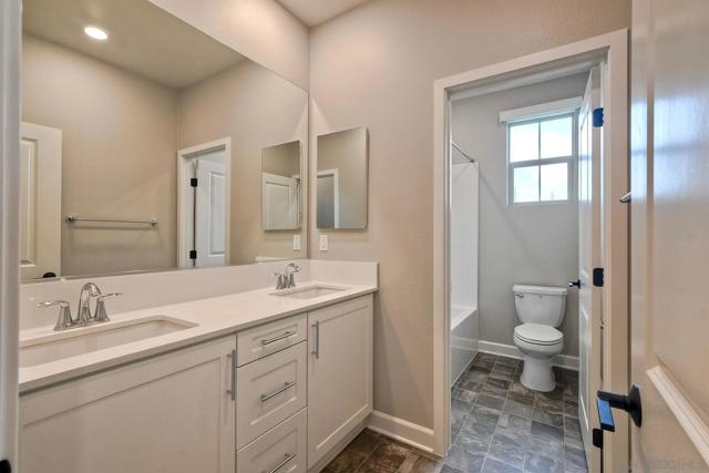 1097 Delpy View Point, Vista CA: https://media.crmls.org/mediaz/44867fdb-932b-43f0-b62a-d267a50be21f.jpg