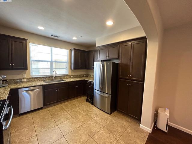 3002 Blackberry Ave, San Ramon CA: https://media.crmls.org/mediaz/44871b64-a8e3-4f66-9262-fd69bbd31e4c.jpg