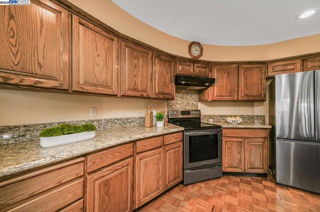 1047 Innsbruck St, Livermore CA: https://media.crmls.org/mediaz/44878bf7-93a1-4e3d-8d87-069b8adaed8e.jpg