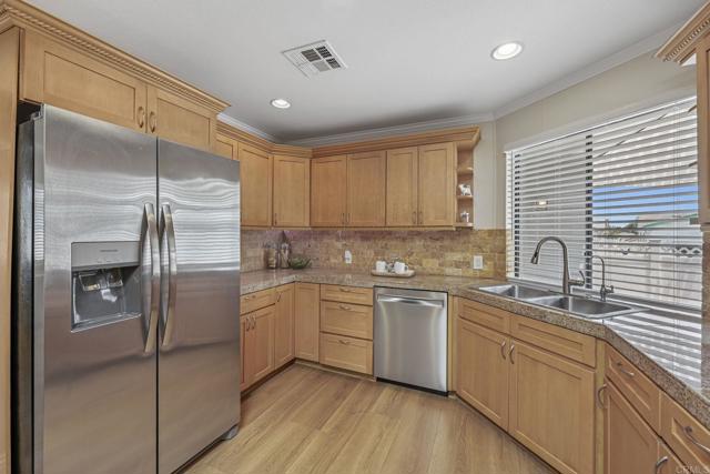 Detail Gallery Image 8 of 58 For 631 via Costa Rica, Vista,  CA 92081 - 2 Beds | 2 Baths