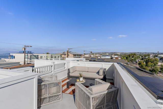 720 Nantasket Ct, San Diego CA: https://media.crmls.org/mediaz/4488565d-47d5-41b8-a378-3120bd05a3eb.jpg