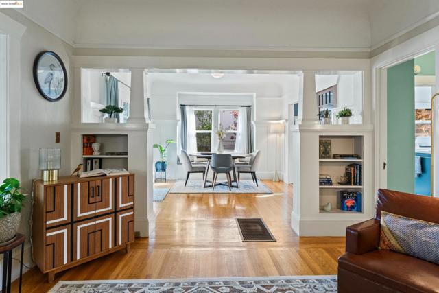 3757 Lincoln Ave, Oakland CA: https://media.crmls.org/mediaz/44888463-e84d-401f-8d35-816d1c5659fa.jpg