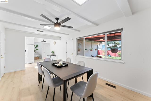2305 Marlin Court, Pinole CA: https://media.crmls.org/mediaz/44889458-d7d4-4ed5-9bfb-886eb9c39d2d.jpg