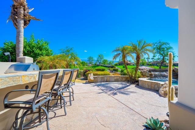 400 Tomahawk Drive, Palm Desert CA: https://media.crmls.org/mediaz/448902ce-925d-4d63-9ff1-d246ce3ba2d3.jpg