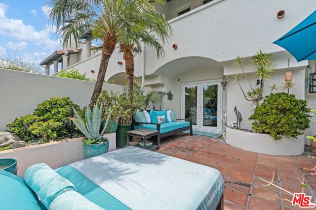 6435 Zumirez Drive, Malibu CA: https://media.crmls.org/mediaz/4489900b-7e97-4ce5-b008-06a19fbdc07d.jpg