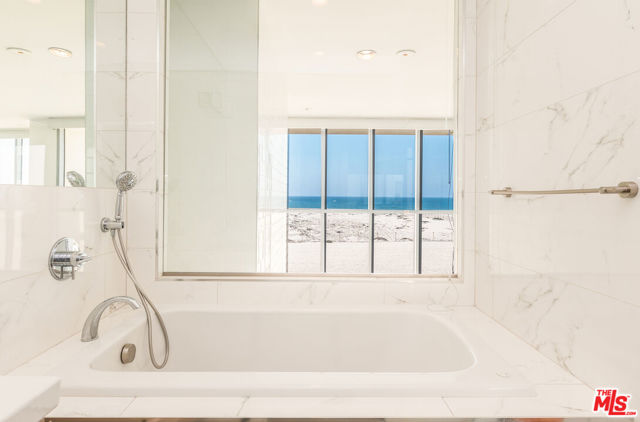 5205 Ocean Front Walk, Marina del Rey CA: https://media.crmls.org/mediaz/44899ab4-17b5-44a4-9e5a-33c63ec2d9af.jpg